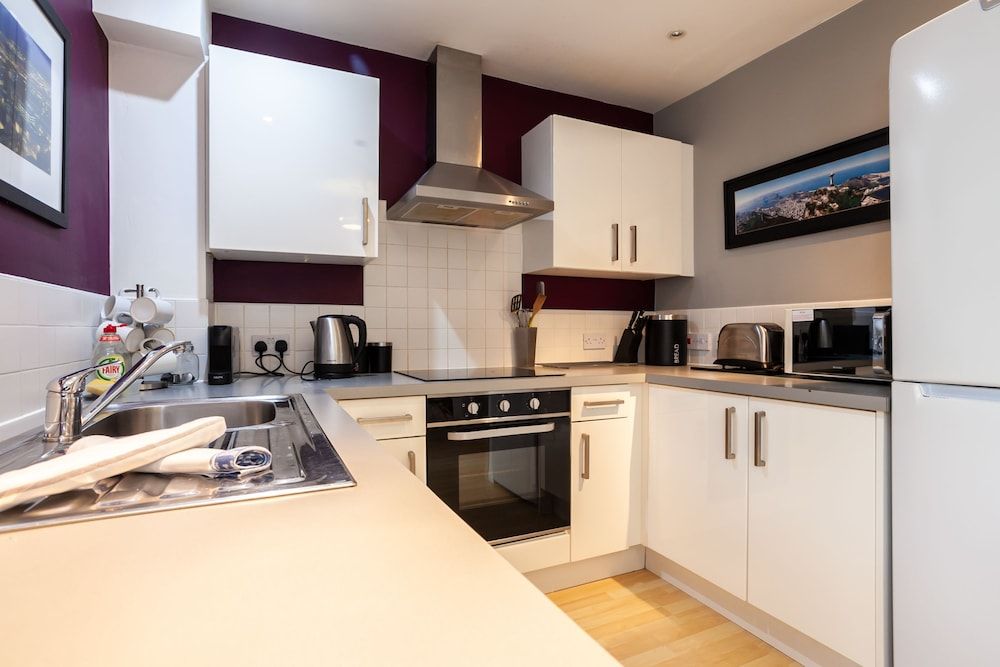 Lakeside view - Manchester townhouse Classic Townhome, 3 Bedrooms, Balcony, Lakeside 13