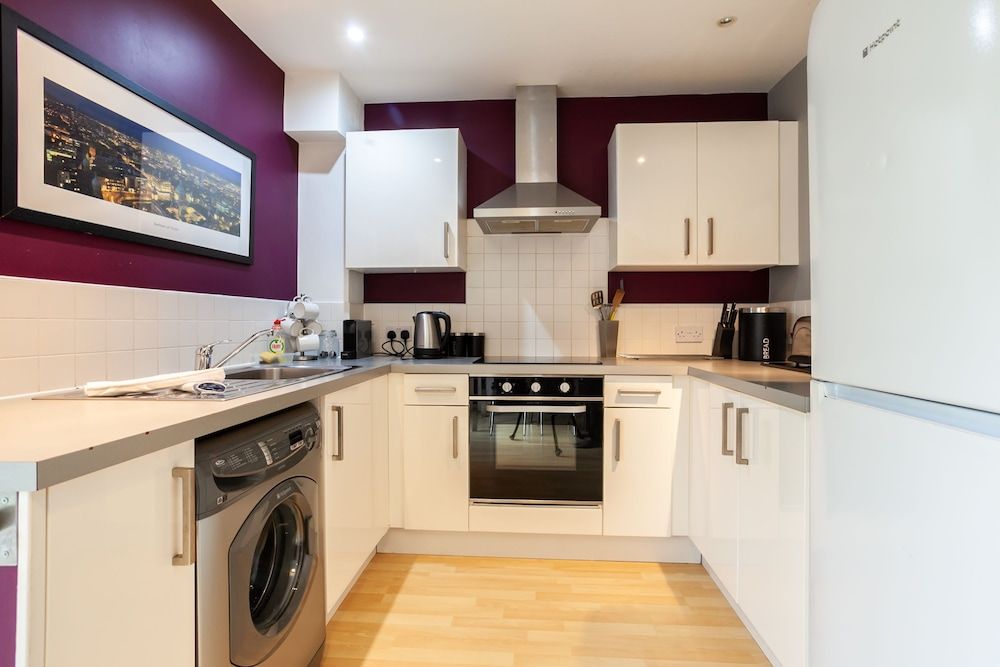 Lakeside view - Manchester townhouse Classic Townhome, 3 Bedrooms, Balcony, Lakeside 12