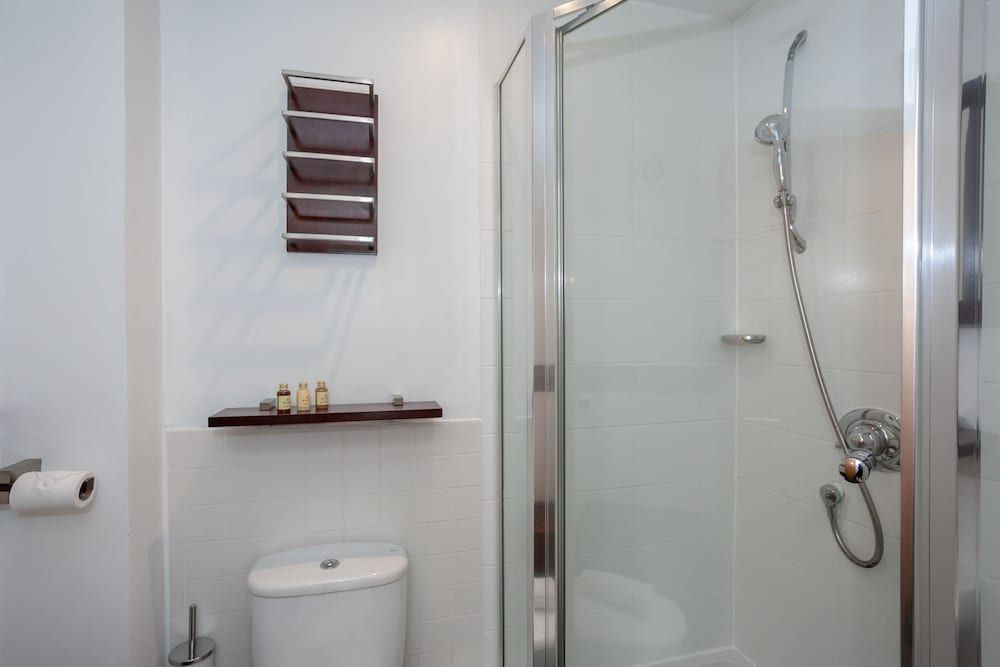 Lakeside view - Manchester townhouse Classic Townhome, 3 Bedrooms, Balcony, Lakeside 23