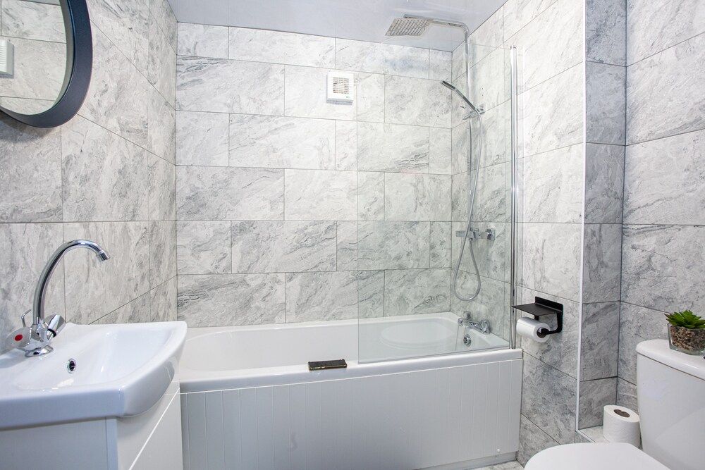 Trafford Place Apartment, 2 Bedrooms 16