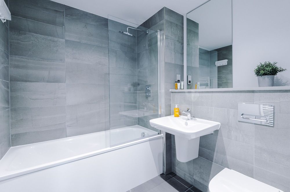 Hilltop Serviced Apartments- Deansgate Deluxe Apartment, 2 Bedrooms, Canal View 14