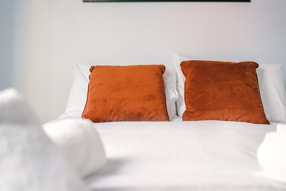 Hilltop Serviced Apartments- Deansgate Deluxe Apartment, 2 Bedrooms, Canal View 9