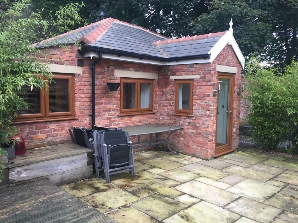 undefined Luxury 1bedroom Lodge in Prestwich 2