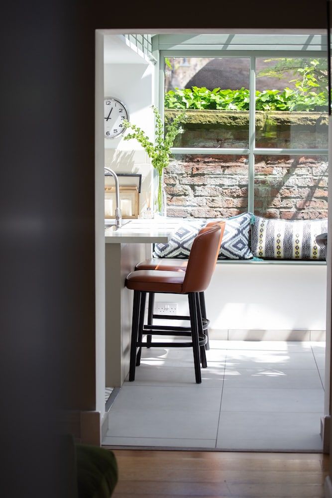 Lock Keepers Cottage - Detached House in the City Luxury Cottage, Private Bathroom, Canal View 30