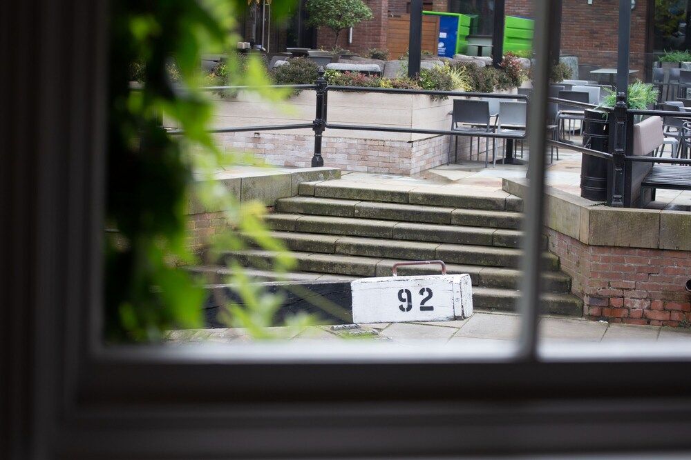 Lock Keepers Cottage - Detached House in the City Luxury Cottage, Private Bathroom, Canal View 29