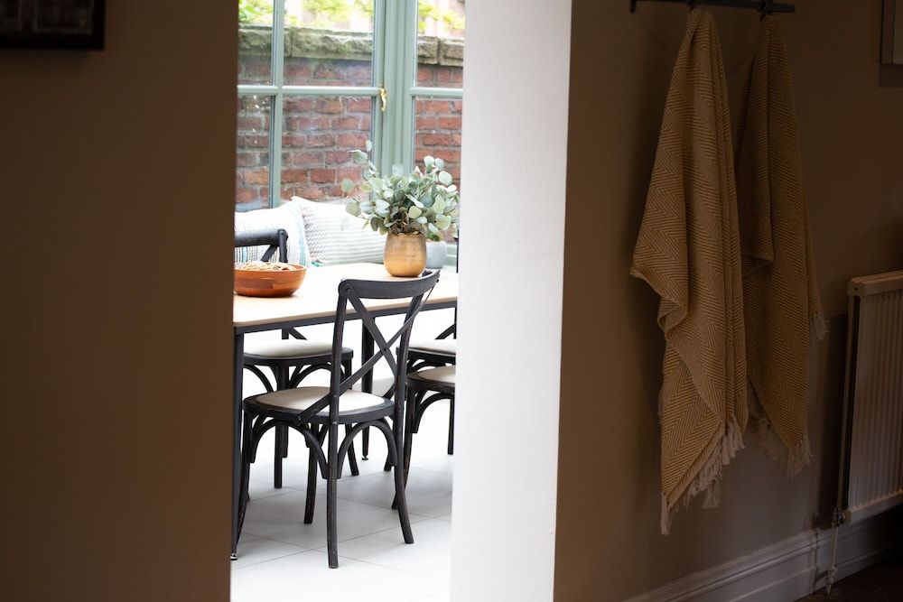 Lock Keepers Cottage - Detached House in the City Luxury Cottage, Private Bathroom, Canal View 35