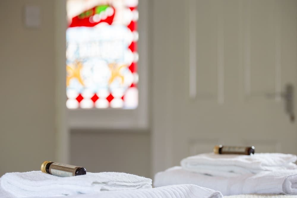 Lock Keepers Cottage - Detached House in the City Luxury Cottage, Private Bathroom, Canal View 12