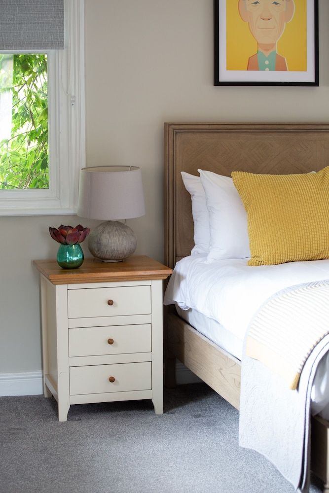 Lock Keepers Cottage - Detached House in the City Luxury Cottage, Private Bathroom, Canal View 15