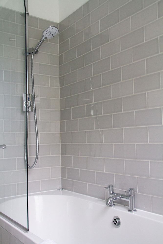 Lock Keepers Cottage - Detached House in the City Luxury Cottage, Private Bathroom, Canal View 21