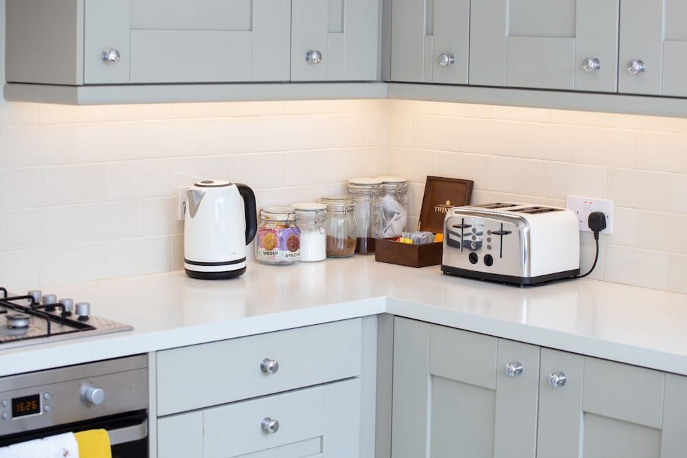 Lock Keepers Cottage - Detached House in the City Luxury Cottage, Private Bathroom, Canal View 31