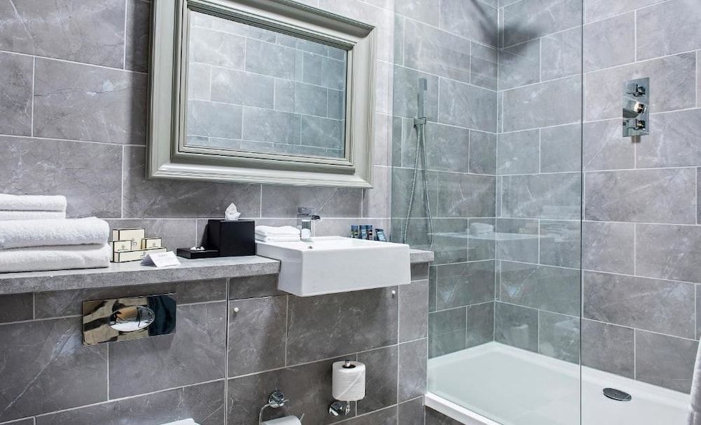 Manchester Hall Junior Suite (Basement) 10