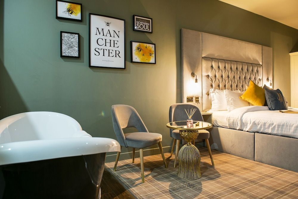Manchester Hall Junior Suite (Basement) 3