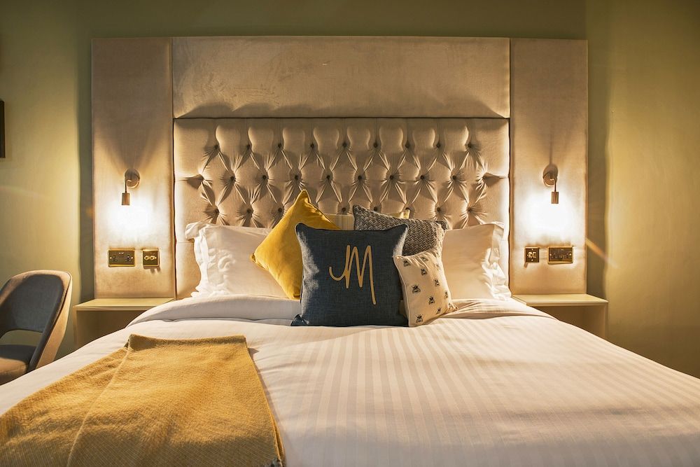 Manchester Hall Junior Suite (Basement)