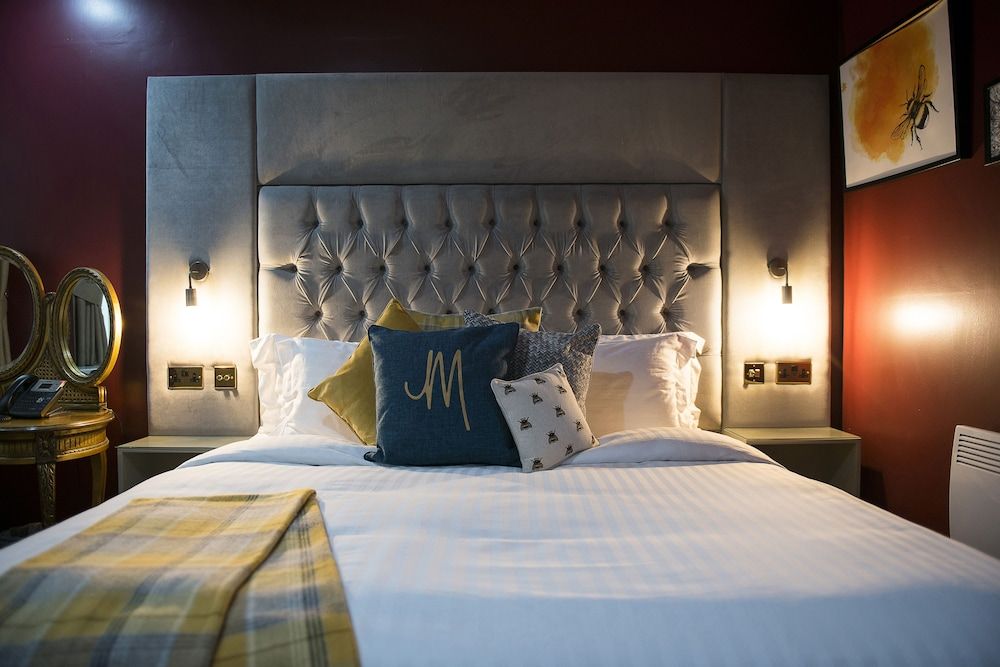 Manchester Hall King Room (Basement) 7