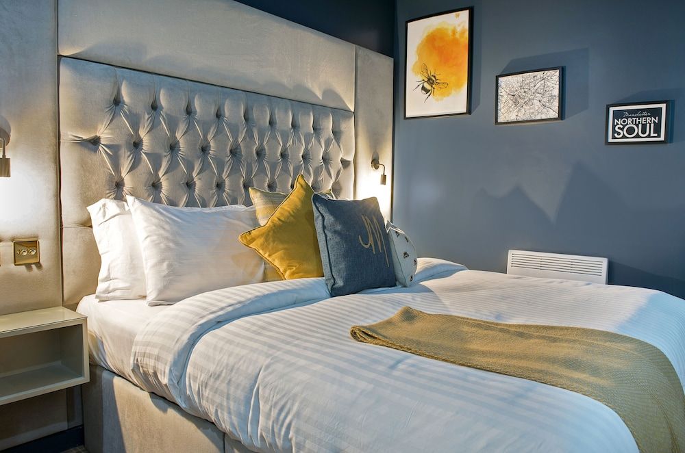 Manchester Hall King Room (Basement) 8