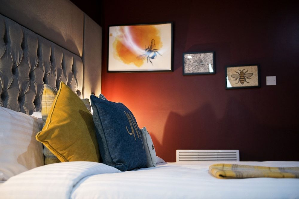 Manchester Hall King Room (Basement) 9