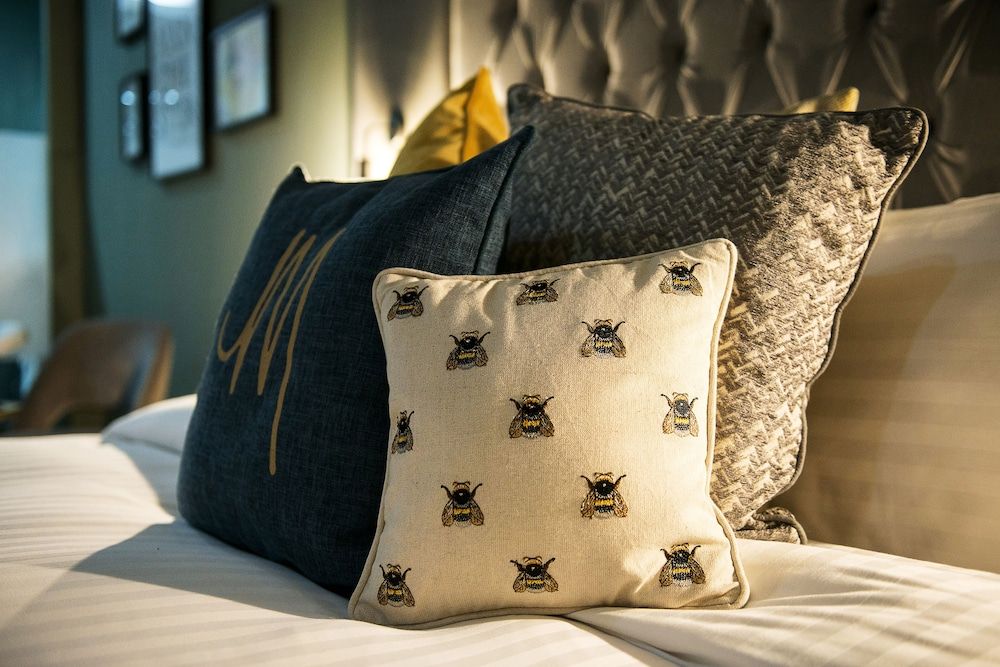 Manchester Hall Junior Suite (Basement) 2