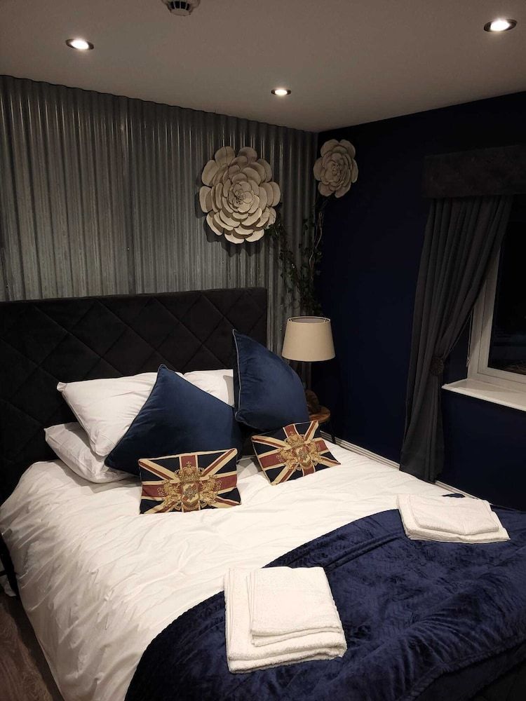 The Waterside Bar Rooms & Restaurant Deluxe Double Room, Ensuite, Canal View (James Brindley) 2