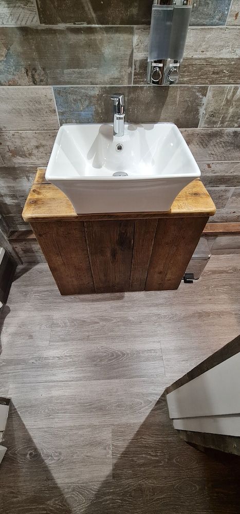 The Waterside Bar Rooms & Restaurant Twin Room, Ensuite (Francis Edgerton) 4