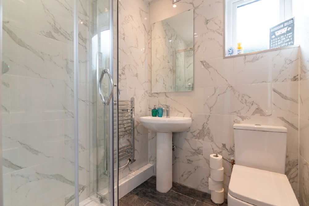 Beautiful 6 bedrooms holiday home Near Manchester Luxury House, Garden View 9