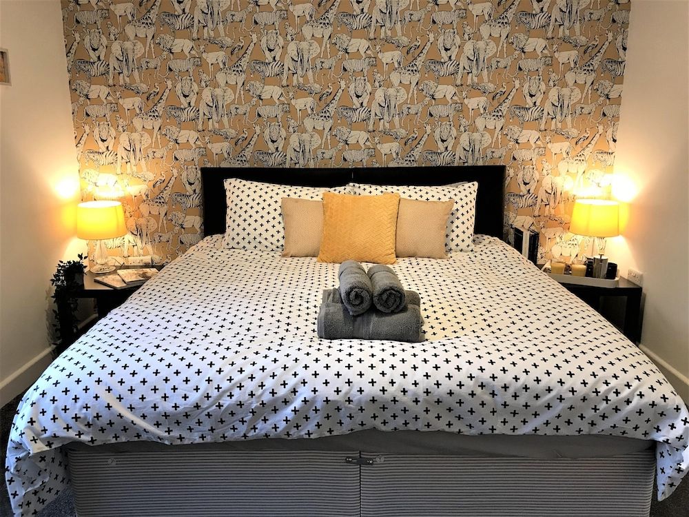 Stylish Modern 3-bed House nr Manchester City ctr Premium House, Private Bathroom 6