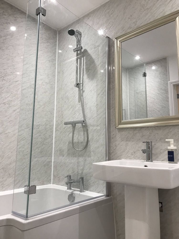 Stylish Modern 3-bed House nr Manchester City ctr Premium House, Private Bathroom 12