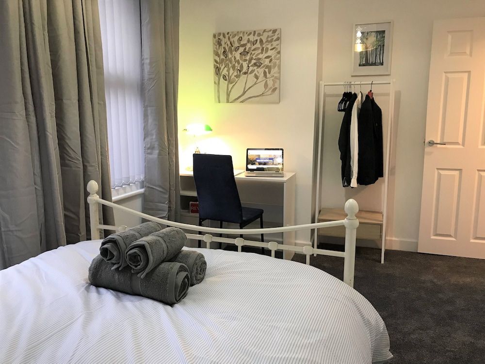 Stylish Modern 3-bed House nr Manchester City ctr Premium House, Private Bathroom 20