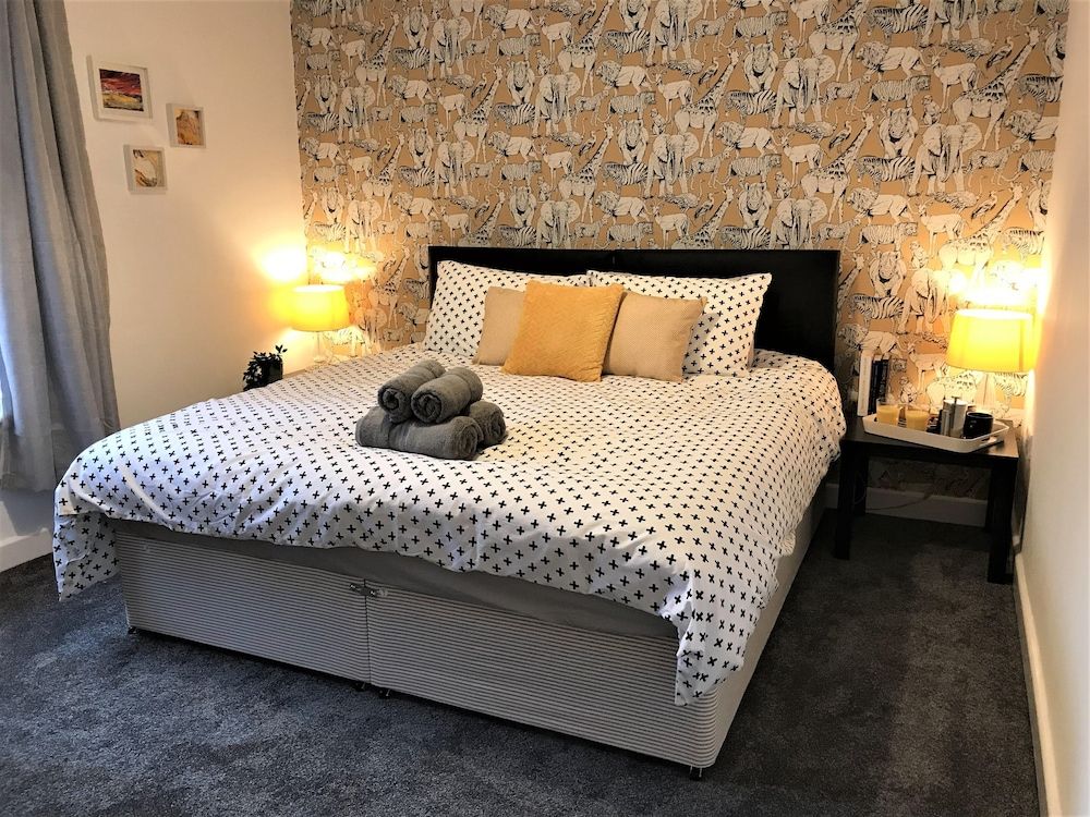 undefined Stylish Modern 3-bed House nr Manchester City ctr 10