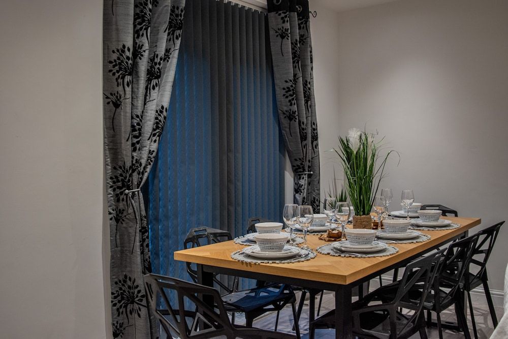 undefined BV Comfy Spacious 3 Bedroom House At Tatton Street Manchester 4