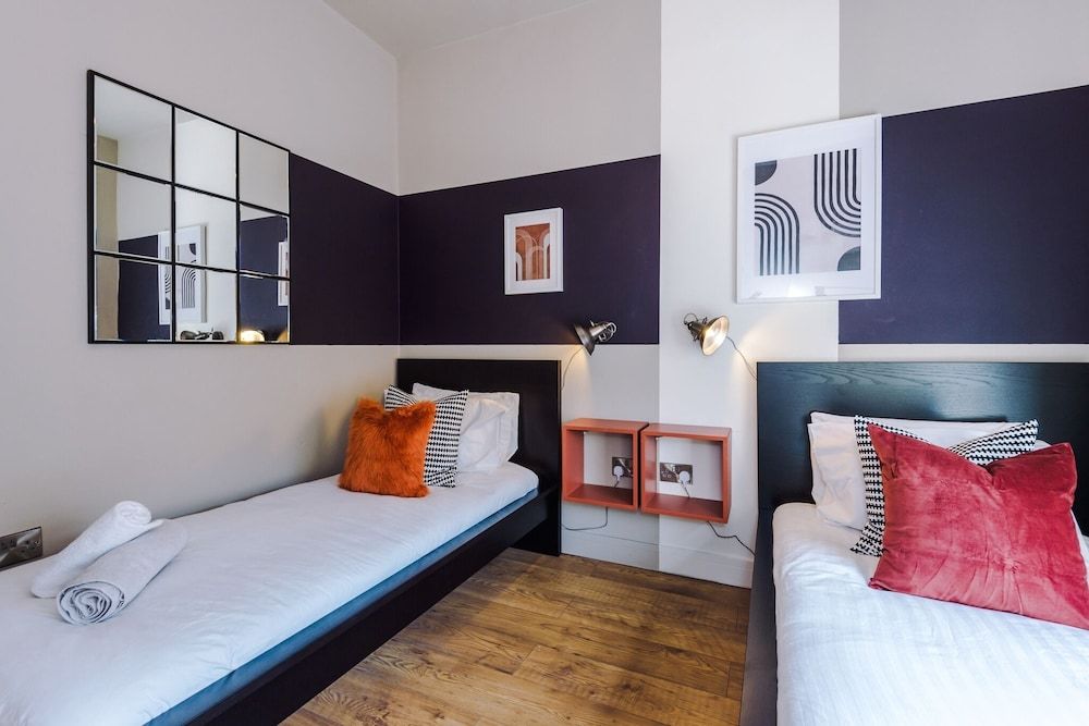 undefined 4 Bed Urban Home in Manchester 6