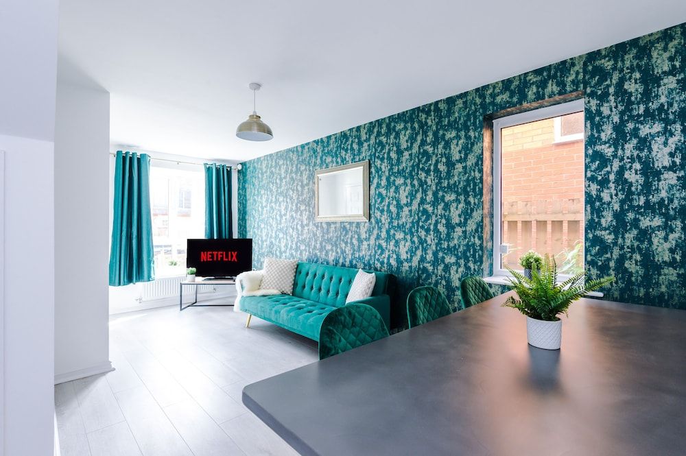 5 Bed House Manchester by MCR Dens Family House 15