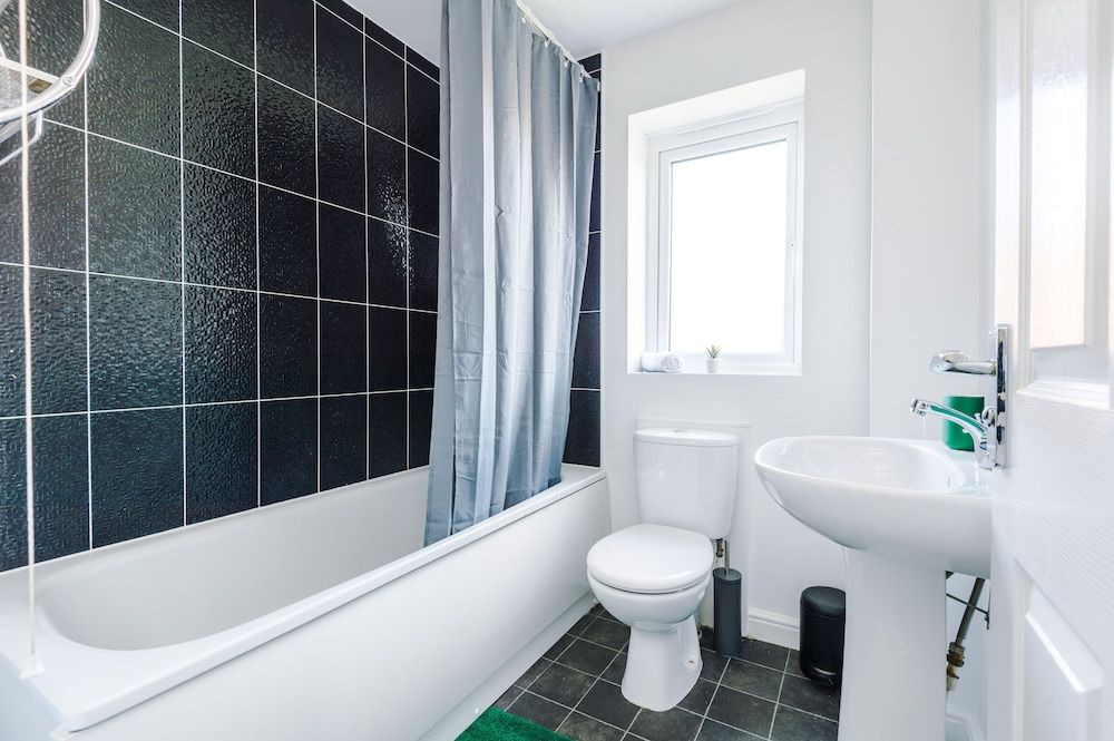 5 Bed House Manchester by MCR Dens Family House 17