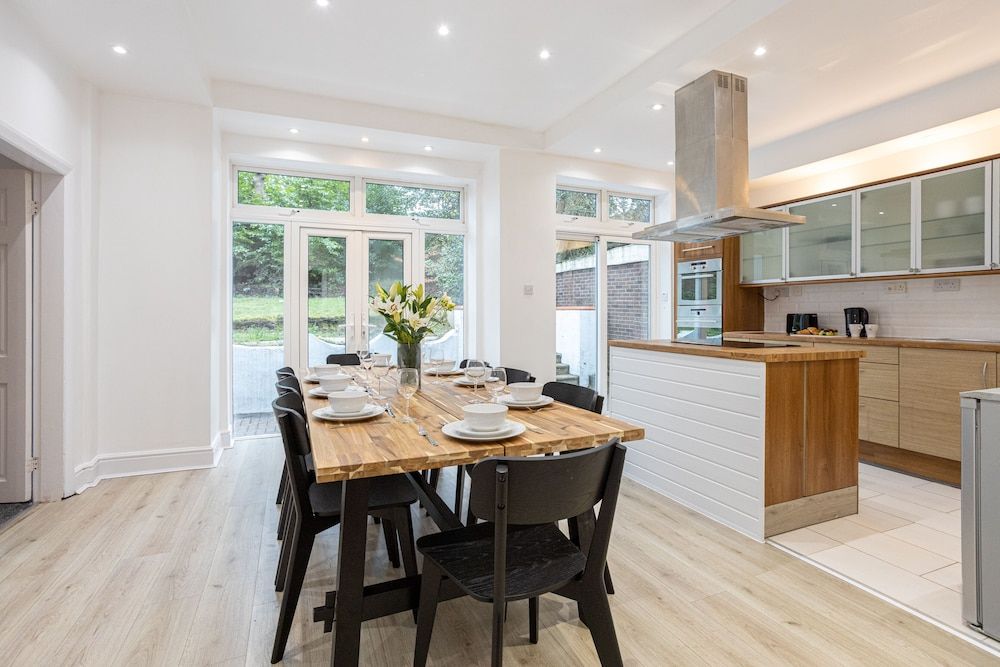 undefined Pillo Rooms - 4BR House near Heaton Park 2