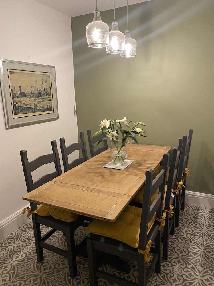 undefined Refurbished 3 Bed House in Manchester 5