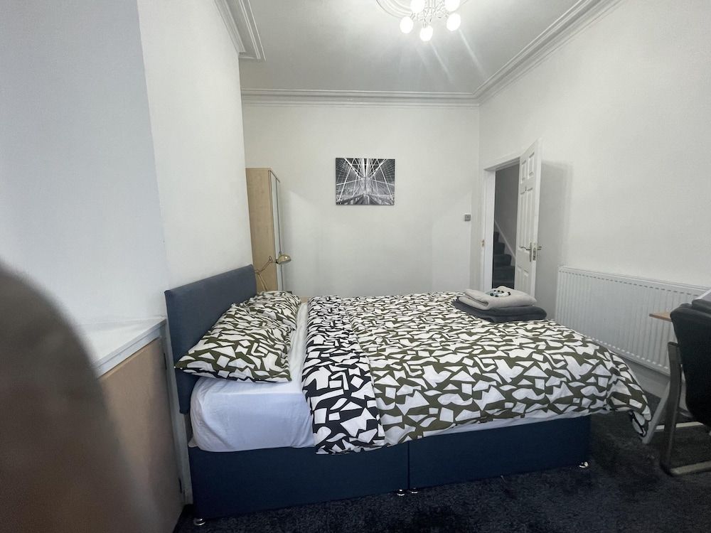 undefined Great House 10mins to Manchester City Centre 8