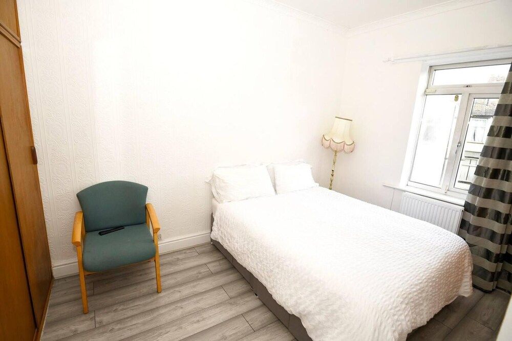 undefined Fine 3-bed House in Manchester for up to 6 People 8