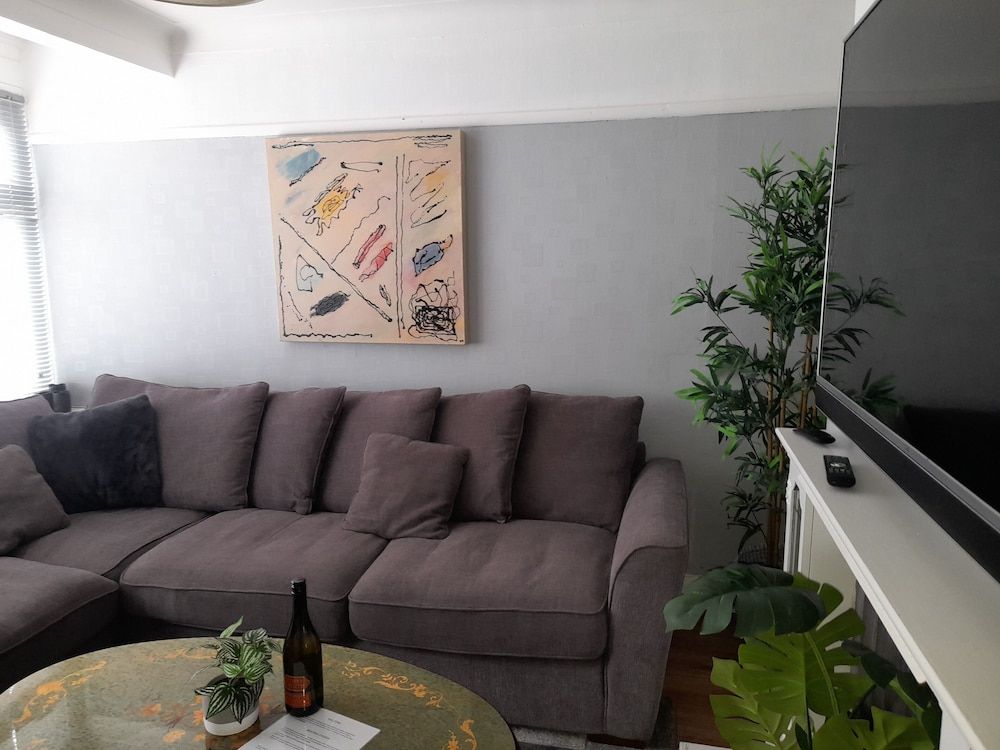 undefined Bright 4-bed House 15 min to Manchester Centre 8