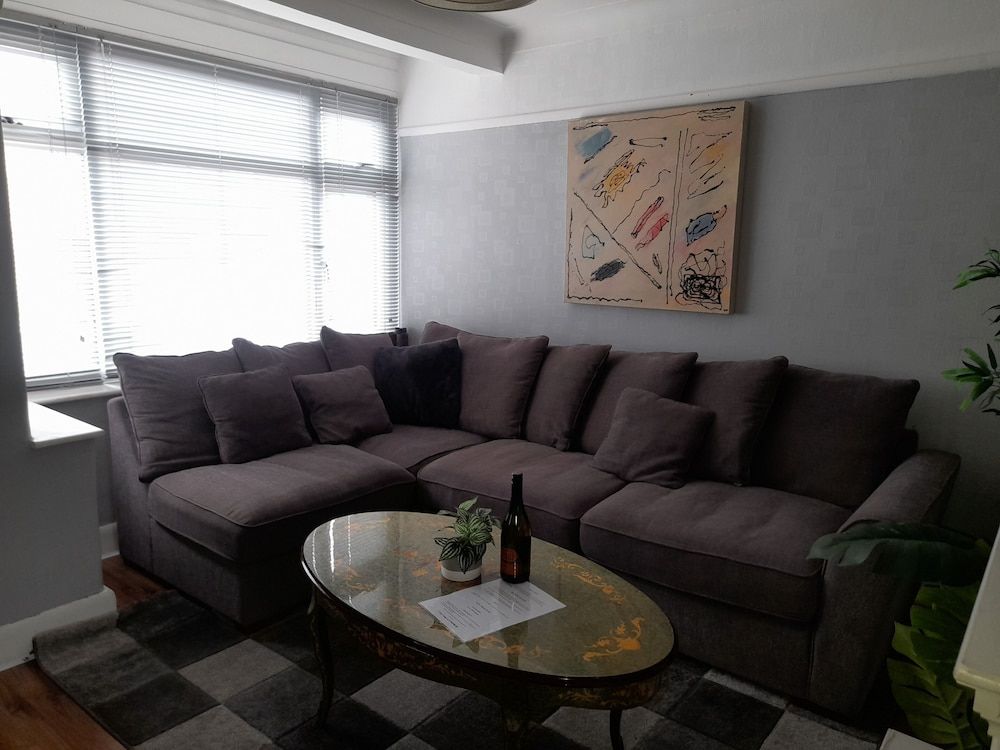 undefined Bright 4-bed House 15 min to Manchester Centre 10