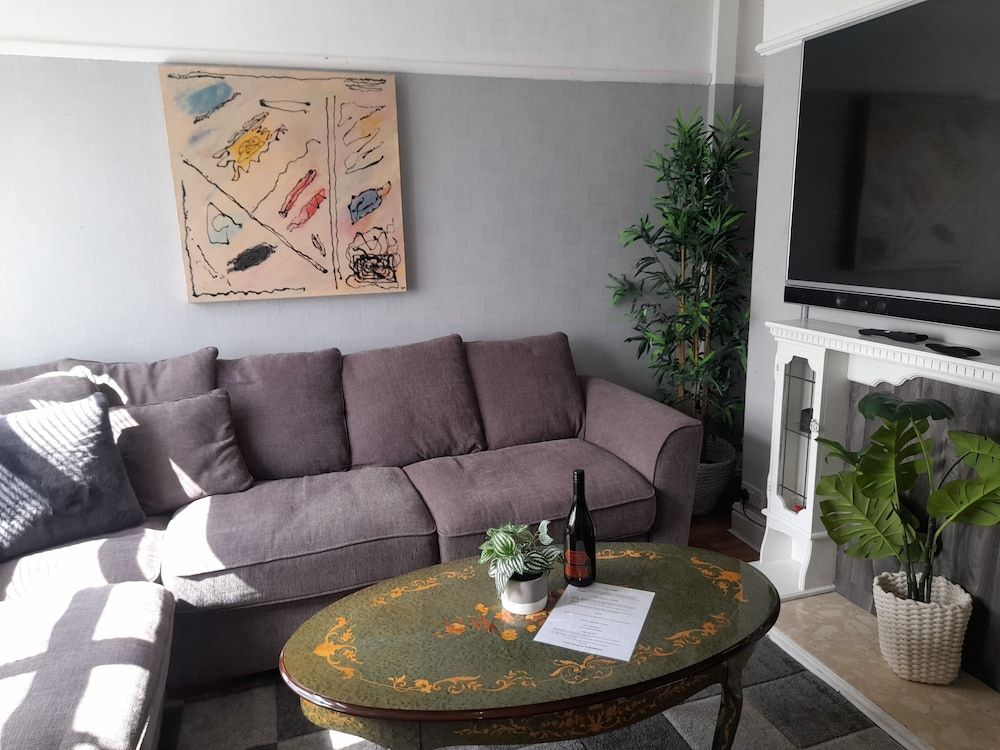 undefined Bright 4-bed House 15 min to Manchester Centre 7