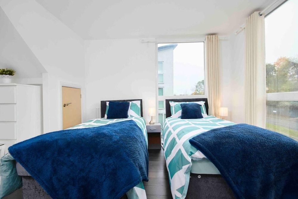 Dellehomes Remarkable 4-bed House in Manchester House 19