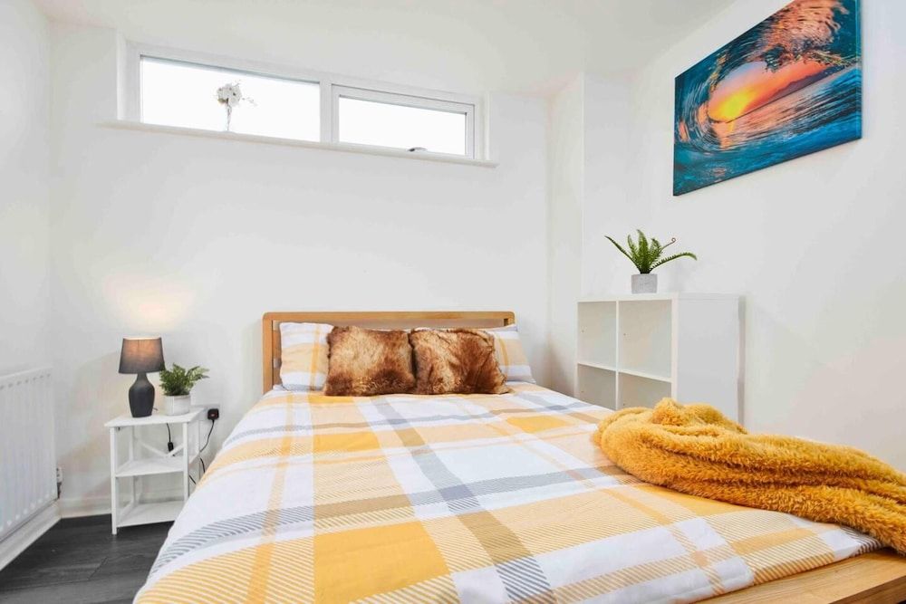 Dellehomes Remarkable 4-bed House in Manchester House 17