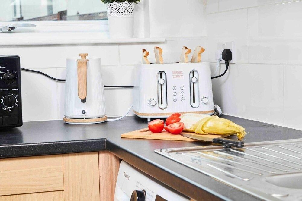 Dellehomes Remarkable 4-bed House in Manchester House 21