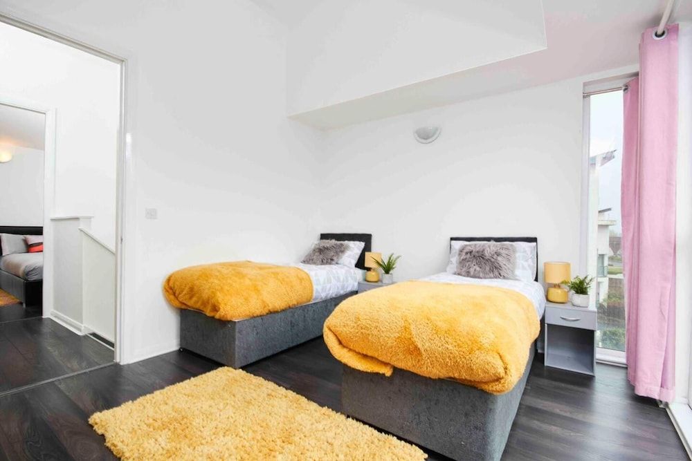 Dellehomes Remarkable 4-bed House in Manchester House 13