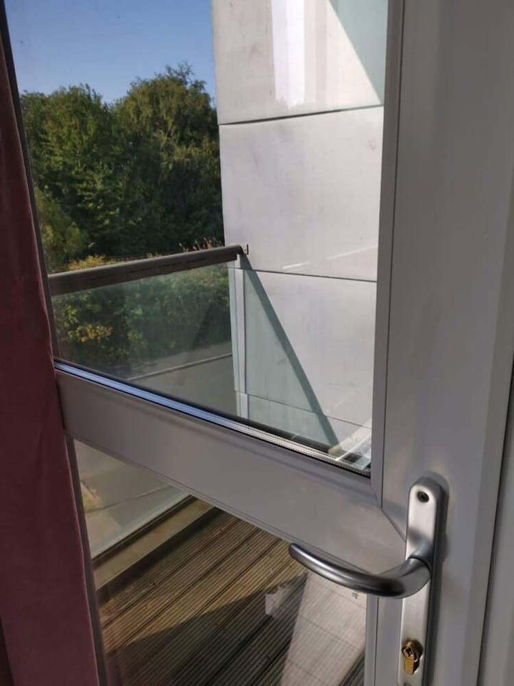 Dellehomes Remarkable 4-bed House in Manchester House 42