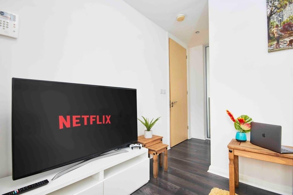 Dellehomes Remarkable 4-bed House in Manchester House 41