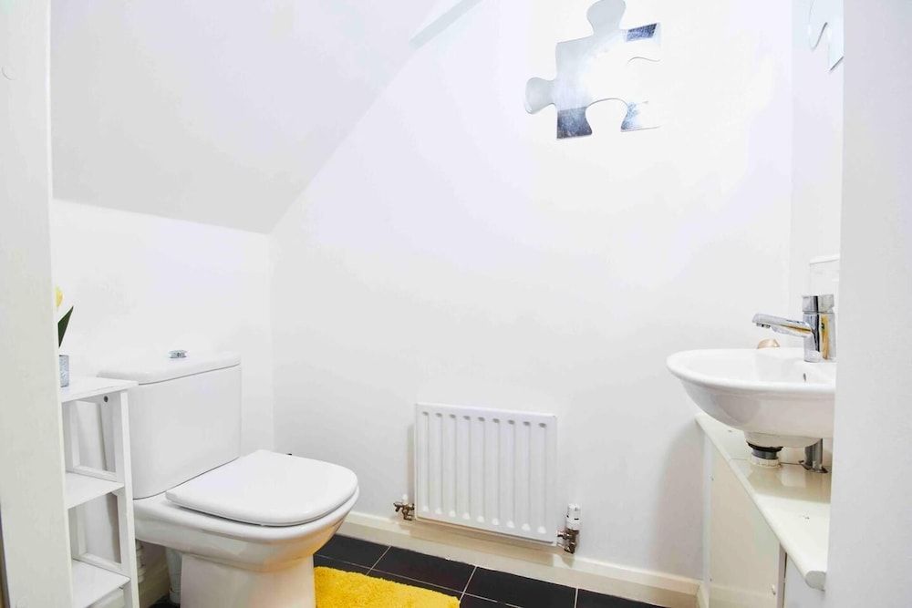 Dellehomes Remarkable 4-bed House in Manchester House 27