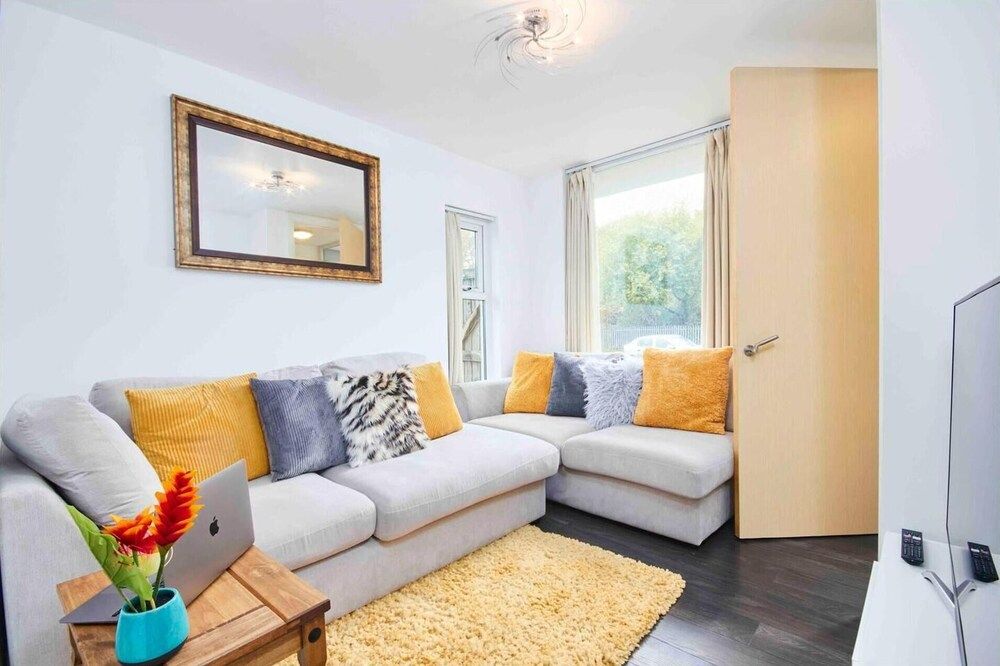 Dellehomes Remarkable 4-bed House in Manchester House 24