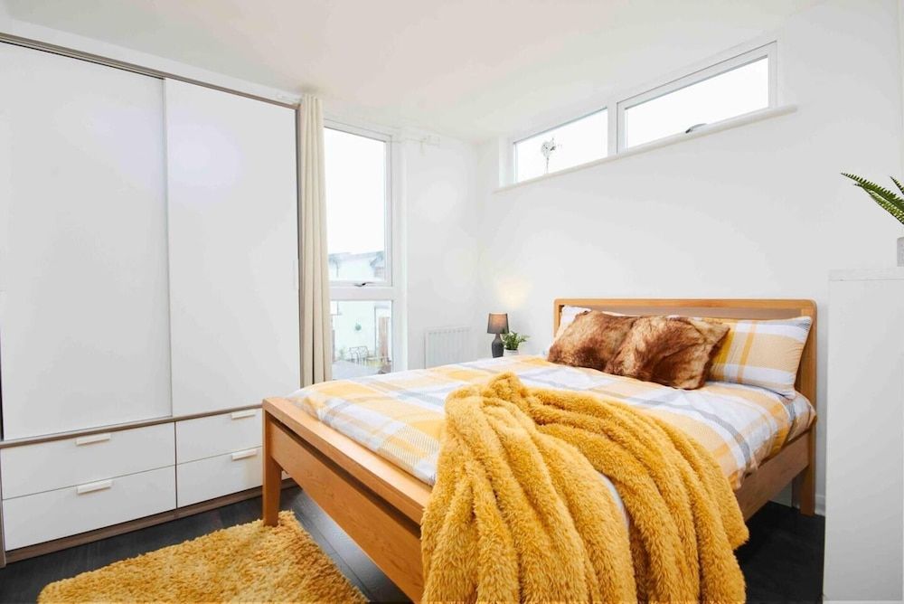 Dellehomes Remarkable 4-bed House in Manchester House 11