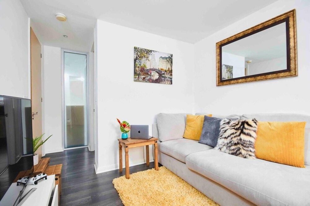 Dellehomes Remarkable 4-bed House in Manchester House 25