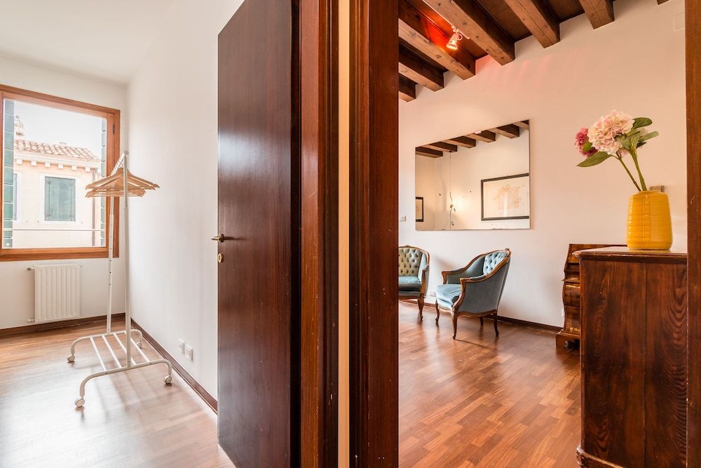 Venezia Spirito Santo Canal View Apartment, 2 Bedrooms 31